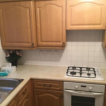 Quiet Residential Area Within Easy Reach Of Town Apartment Манчестър Екстериор снимка