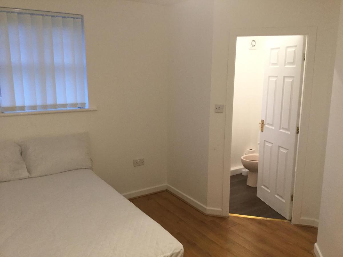 Quiet Residential Area Within Easy Reach Of Town Apartment Манчестър Екстериор снимка