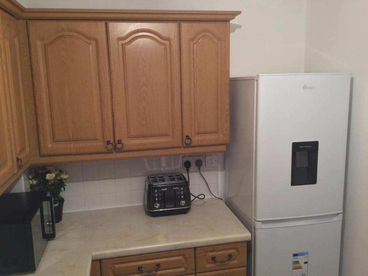 Quiet Residential Area Within Easy Reach Of Town Apartment Манчестър Екстериор снимка