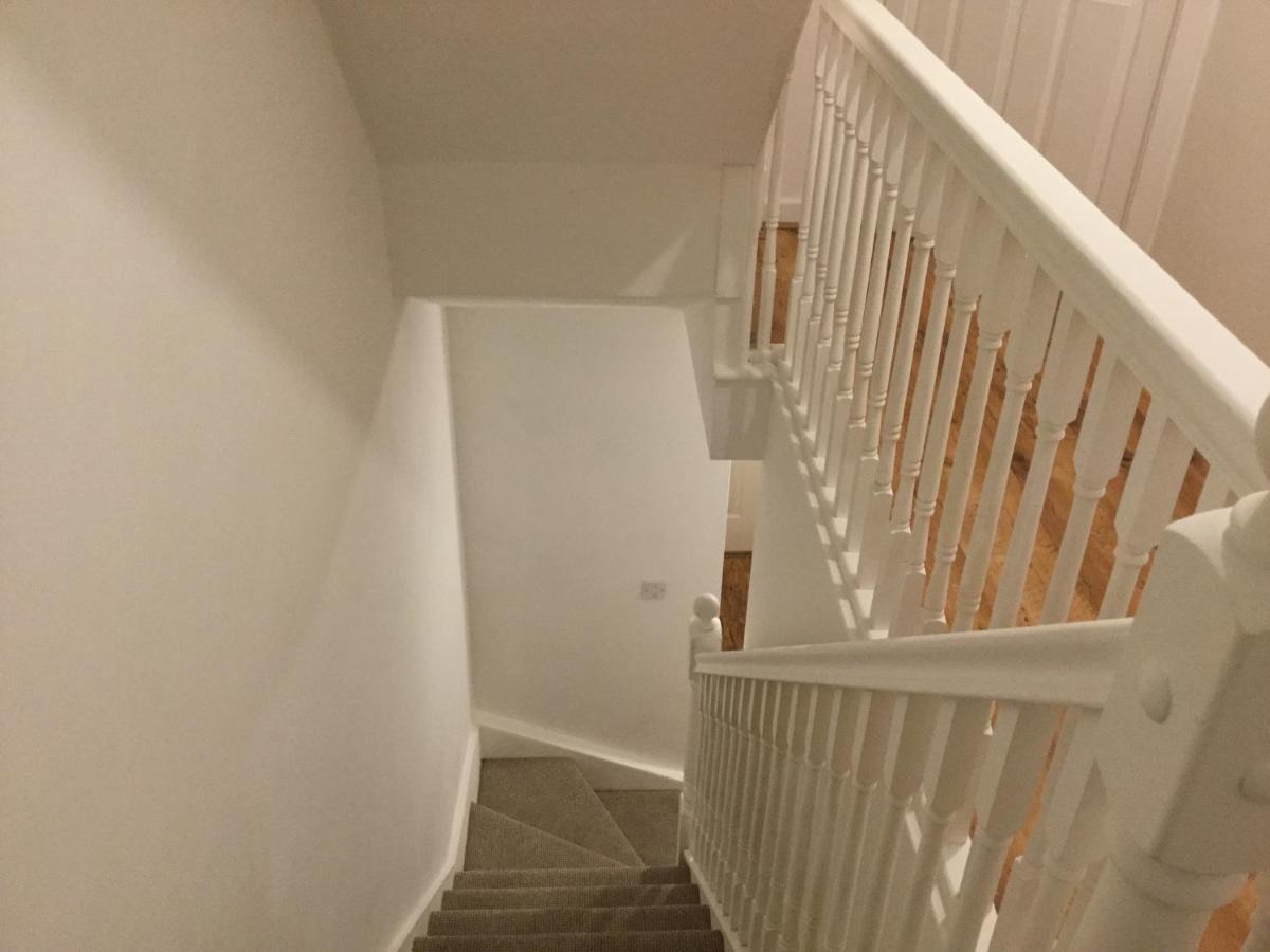 Quiet Residential Area Within Easy Reach Of Town Apartment Манчестър Екстериор снимка