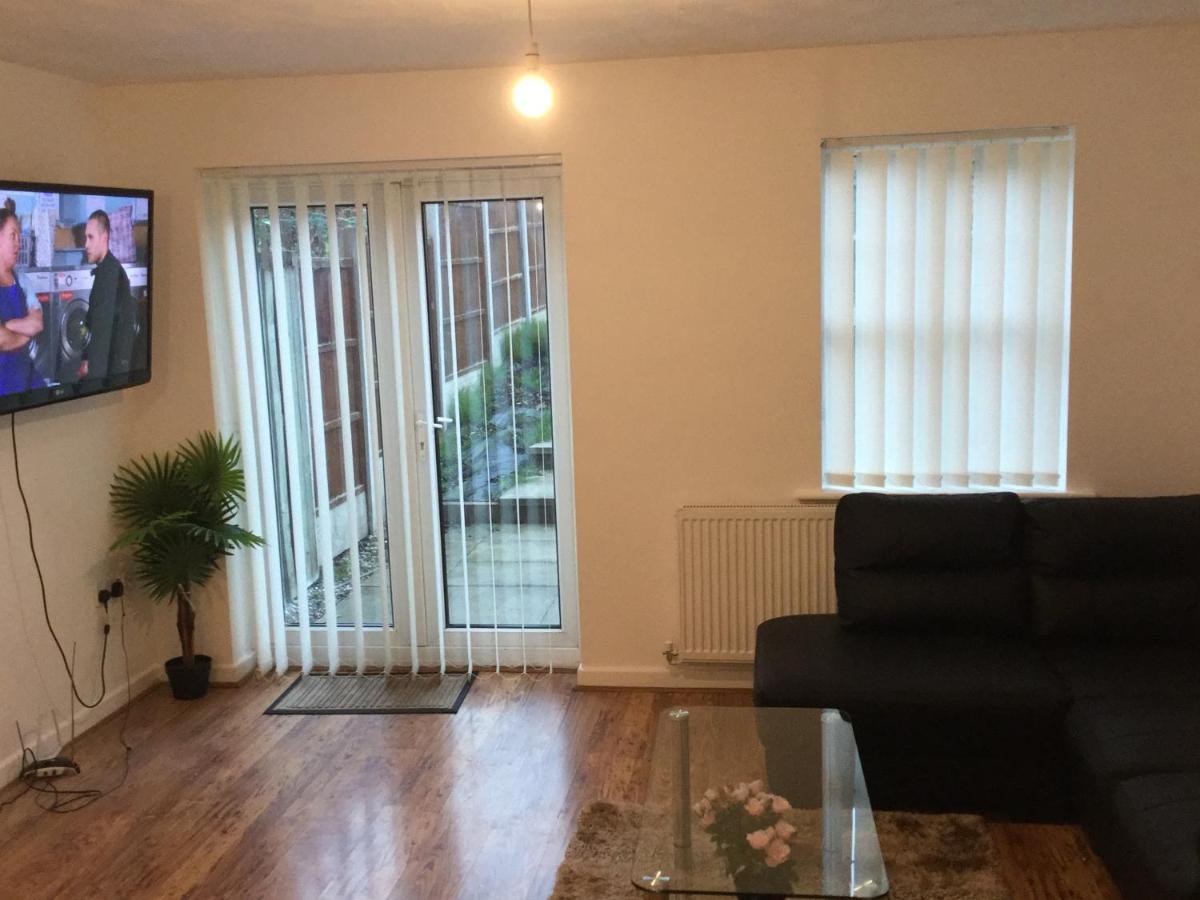 Quiet Residential Area Within Easy Reach Of Town Apartment Манчестър Екстериор снимка